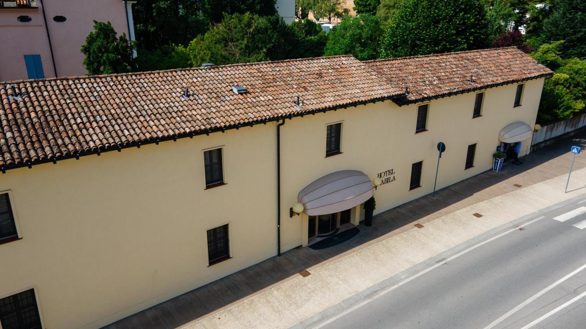 Hotel Villa Nabila Reggiolo Exterior photo