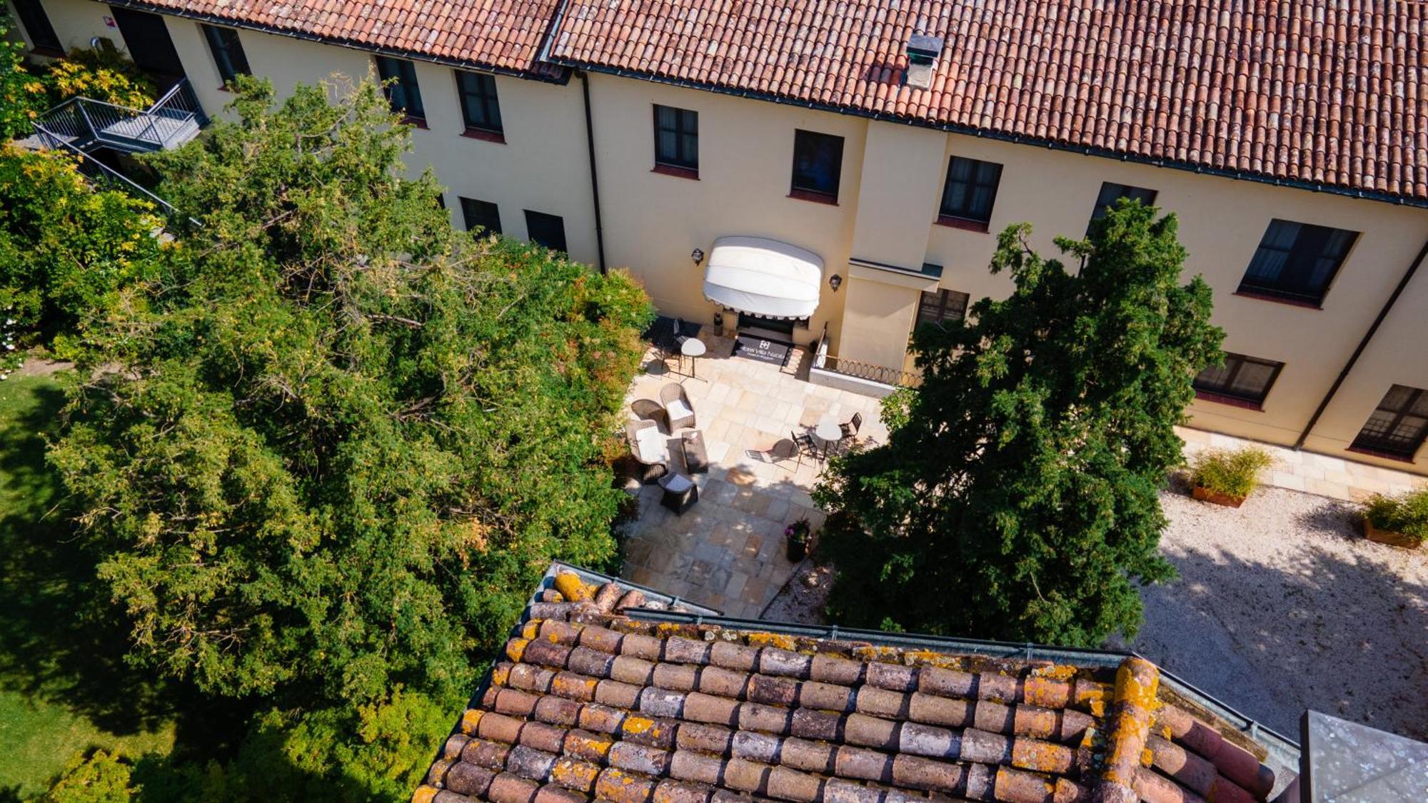 Hotel Villa Nabila Reggiolo Exterior photo