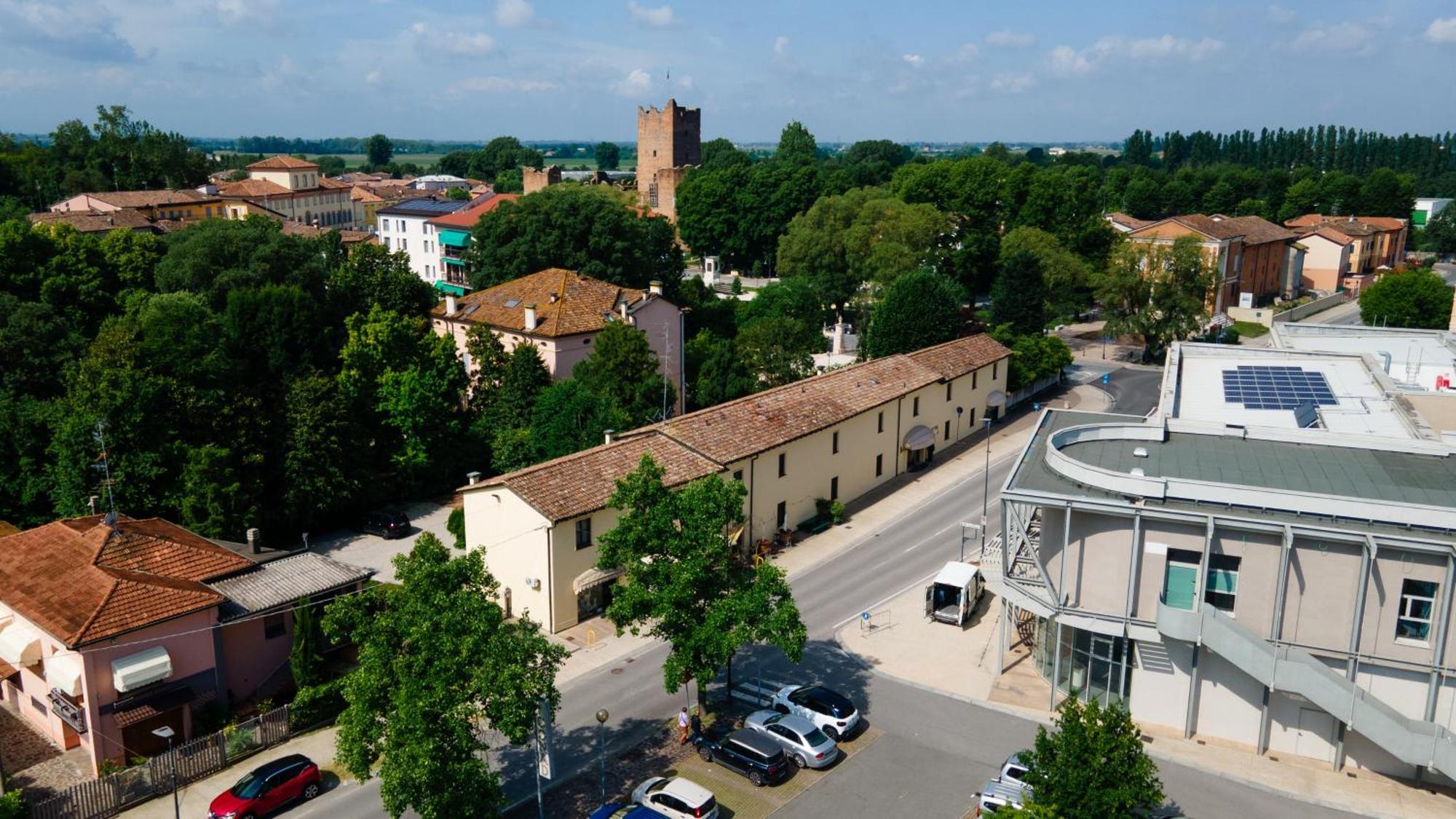 Hotel Villa Nabila Reggiolo Exterior photo