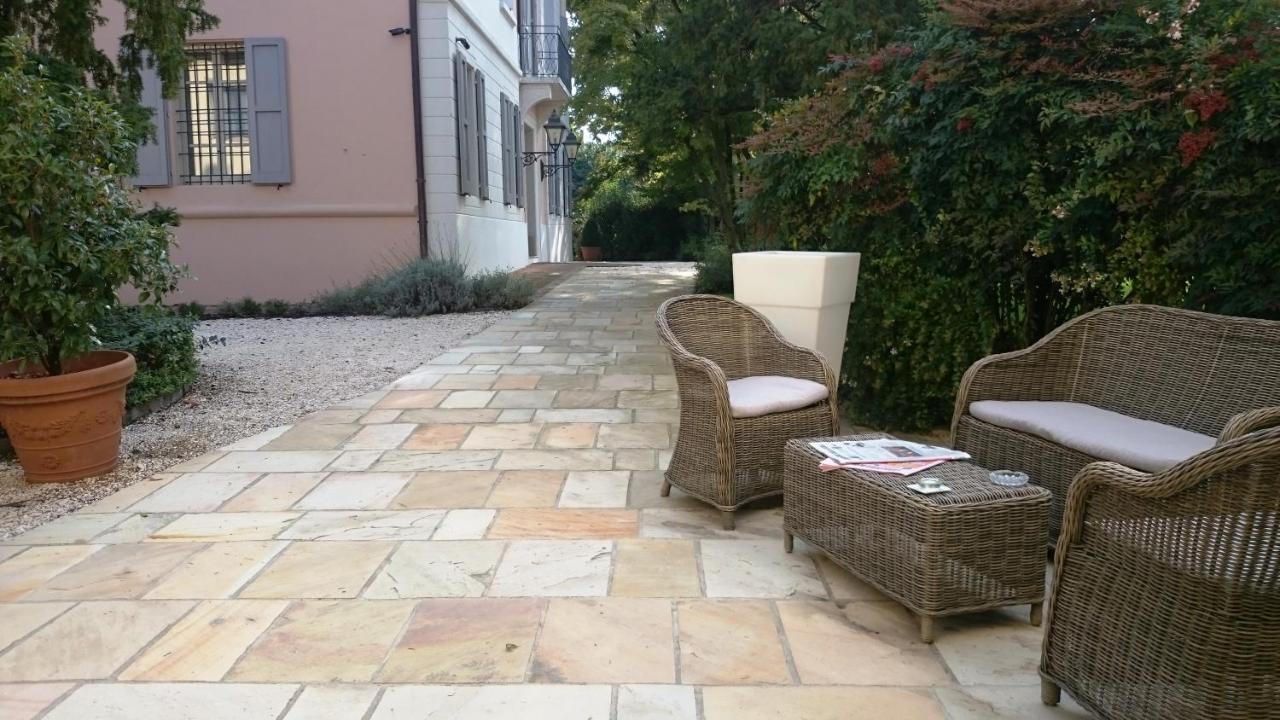 Hotel Villa Nabila Reggiolo Exterior photo
