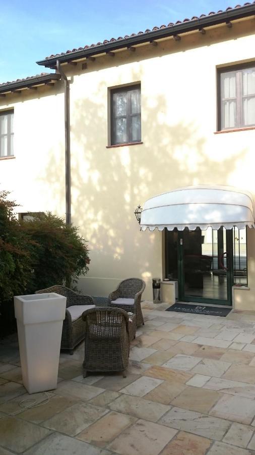Hotel Villa Nabila Reggiolo Exterior photo